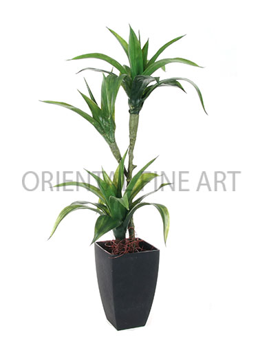 T-032 
ARTIFICIAL TREE IN POT