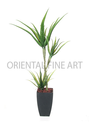 T-034 
ARTIFICIAL TREE IN POT